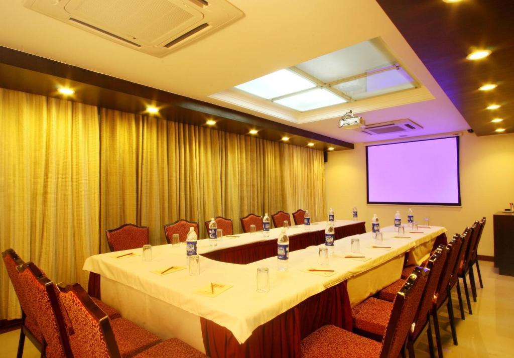 Отель Ambience Executive Pimpri-Chinchwad Бизнес фото