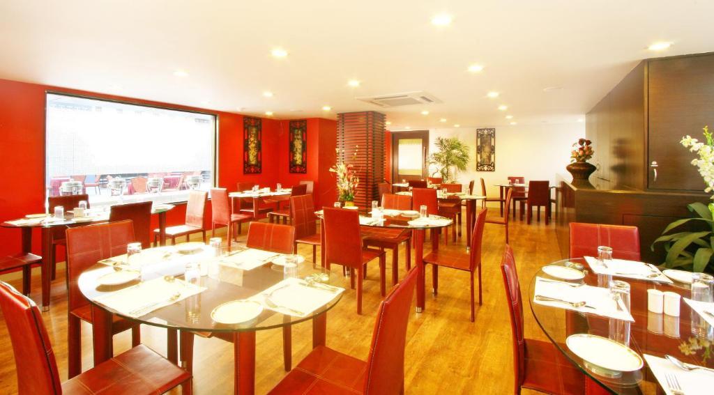 Отель Ambience Executive Pimpri-Chinchwad Ресторан фото